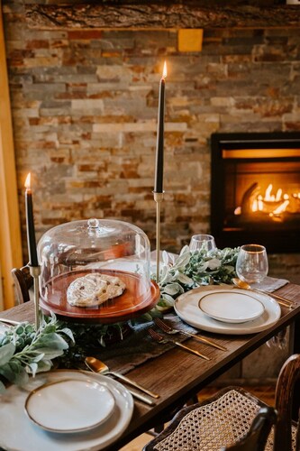 Treehouse Duo Lakefront  2 Private Hot Tubs