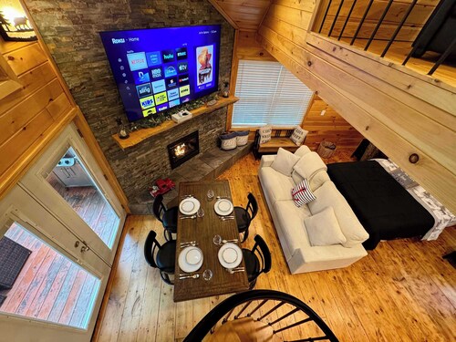 Treehouse Duo Lakefront  2 Private Hot Tubs