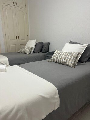 5 bedrooms, iron/ironing board, free WiFi, bed sheets