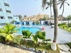Pool - Hotel V-i sea view - Puri  (Puri)