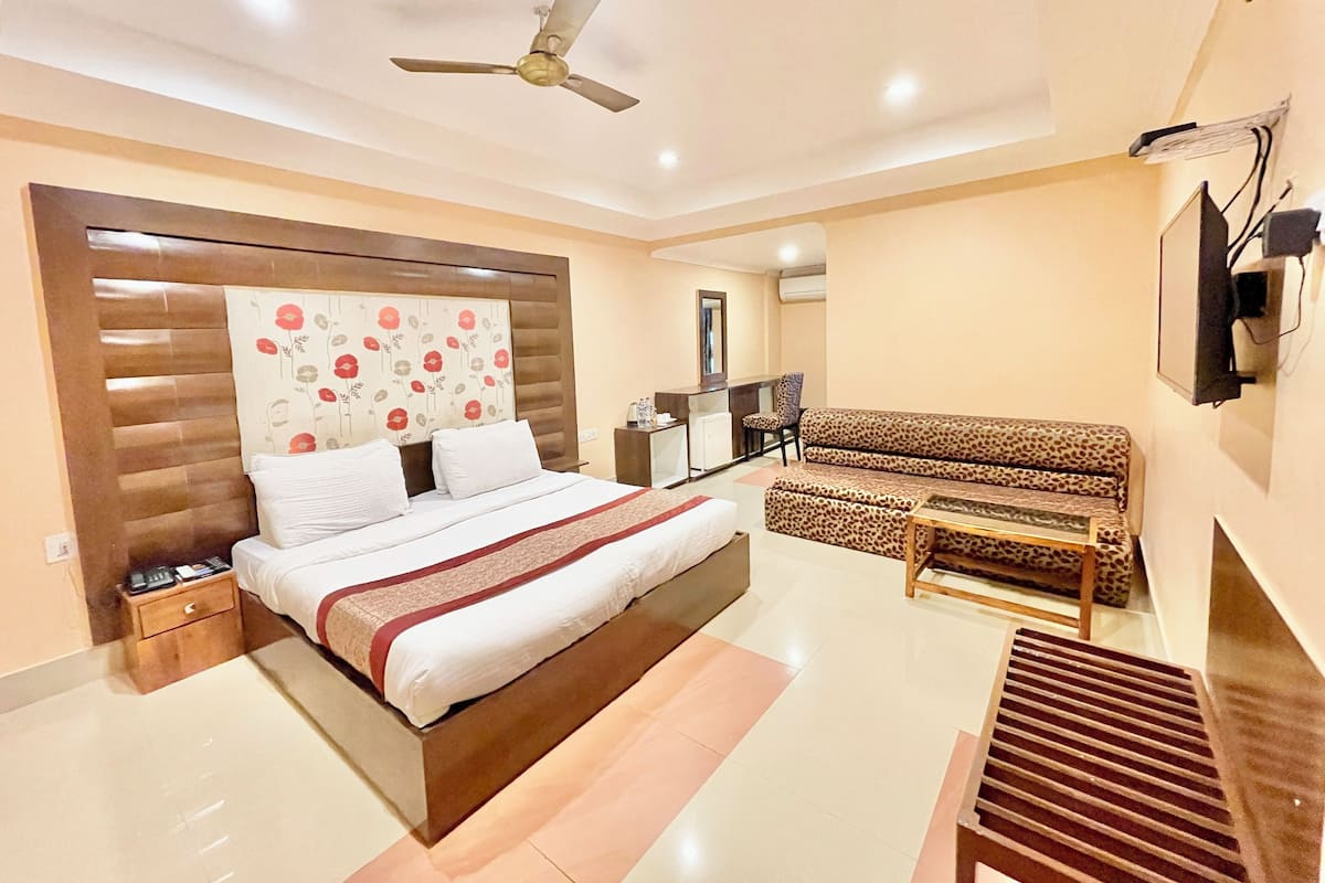 Superior Double Room | Meja, ruang kerja komputer riba, Wi-fi percuma, cadar katil