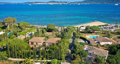 Demeures Kokio 100 m. from sandy beach, Grimaud, France