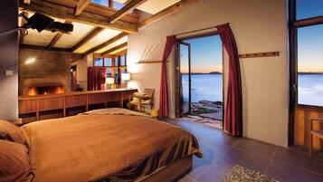 4 bedrooms, iron/ironing board, travel cot, bed sheets