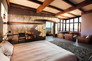 4 bedrooms, iron/ironing board, travel cot, bed sheets - Remote, wild, and off the grid. An entire beach-side home in Little Swanport. (Little Swanport)