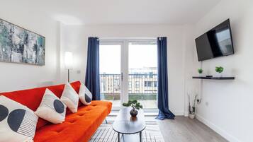 Apartment | Living area | TV