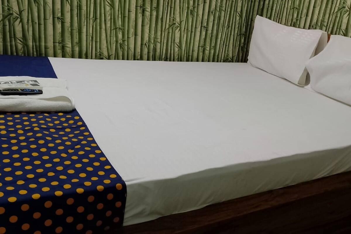 WiFi (free), bed sheets