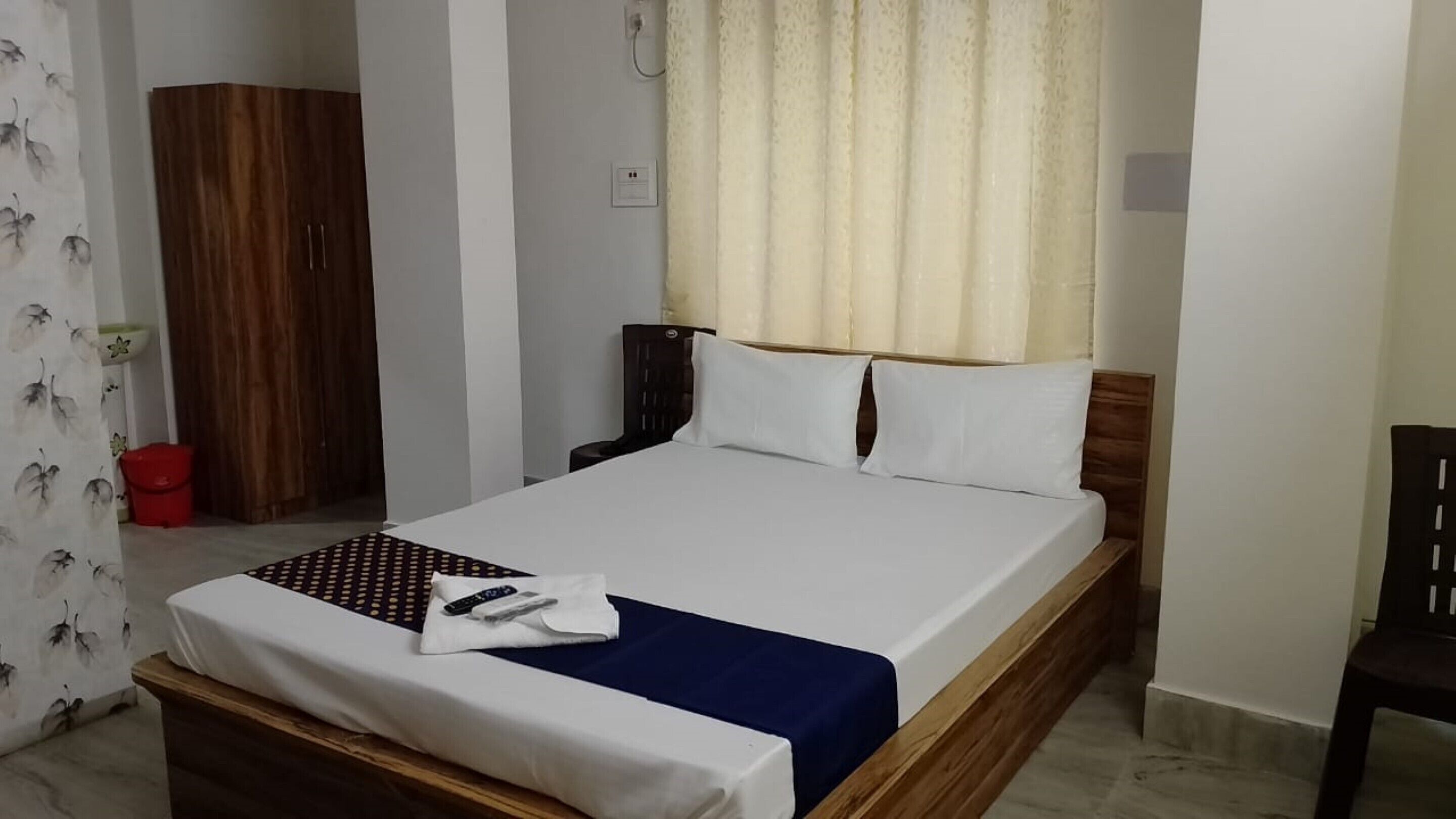Free WiFi, bed sheets
