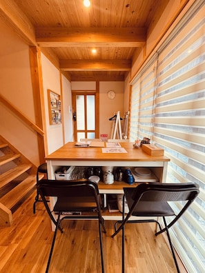 Comfort Cabin, Mountain View | Dining room - CrossFit Otoyo Strength TINY HOUSE (Otoyo)