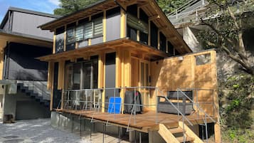 Basic Cabin, Mountain View | Terrace/patio