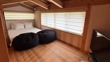 Down duvets, individually furnished, iron/ironing board, free WiFi