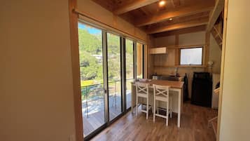 Basic Cabin, Mountain View | Private kitchen