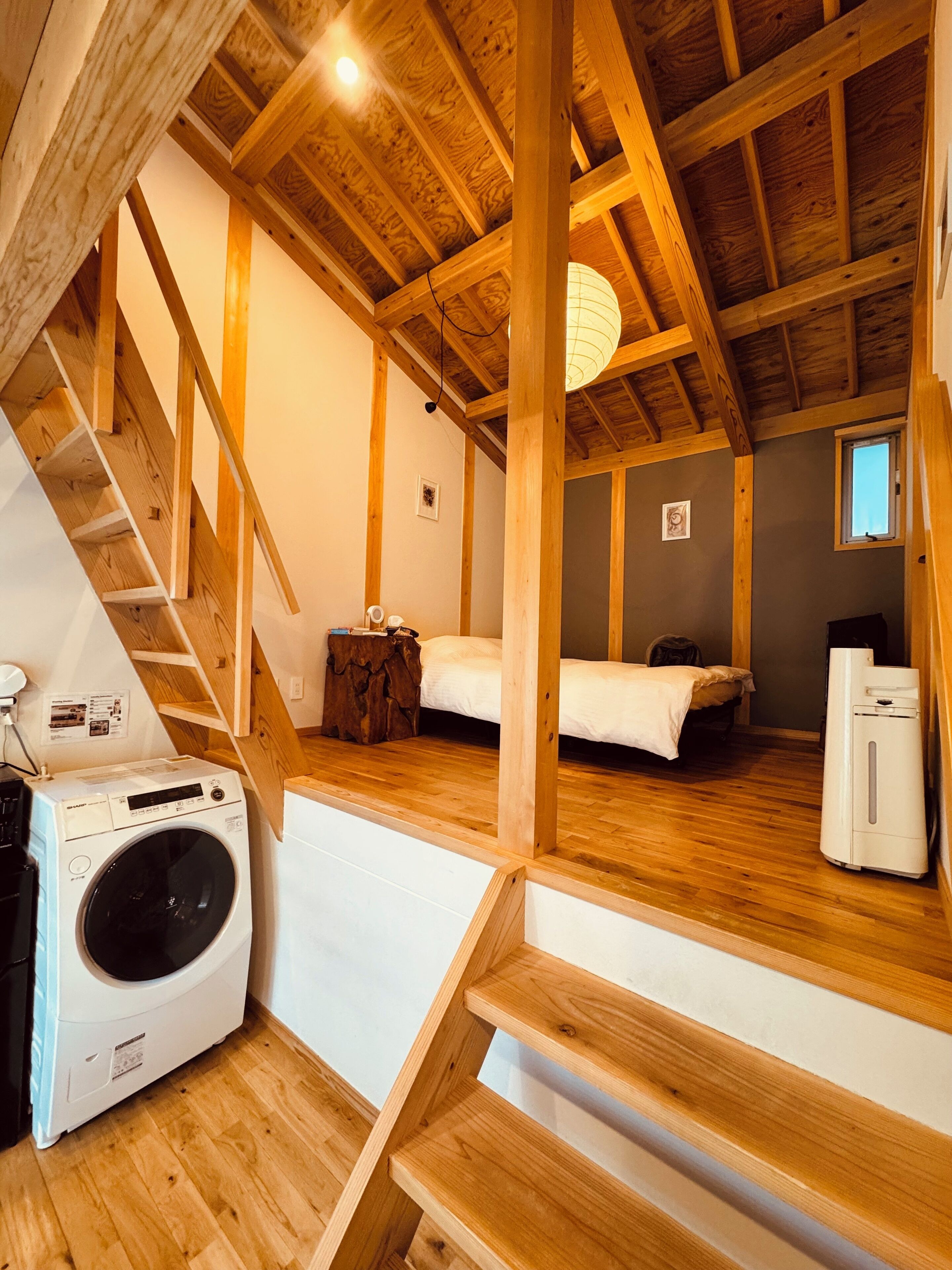 舒适小屋, 山景 | 起居区 | 32-英寸纯平电视（配备卫星频道）、壁炉、玩具