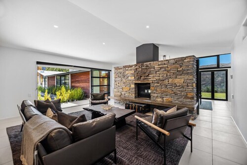 Gibbston Valley Residence -  dark sky gazing retreat perfect for small groups.