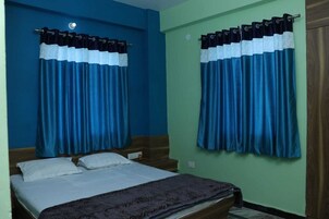 Deluxe Room, City View | Desk, free WiFi, bed sheets