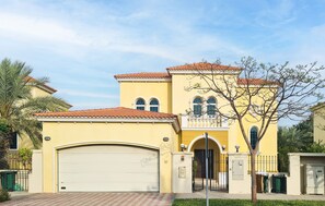 3 bedrooms, free WiFi - Venduras- Luxe 3BR Villa Jumeirah Park (Dubai)