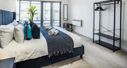 Spacious Apartment, WiFi & Netflix, FREE Parking