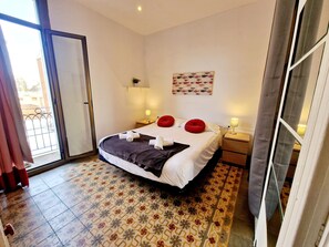 5 habitaciones, tabla de planchar con plancha, wifi y ropa de cama 