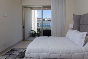 3 bedrooms, desk, iron/ironing board, WiFi