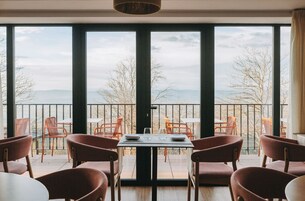 Breakfast, lunch and dinner served