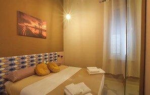 3 chambres, fer et planche à repasser, Wi-Fi, draps fournis