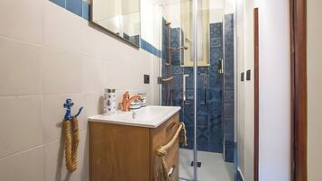 Doccia, asciugacapelli, bidet, asciugamani