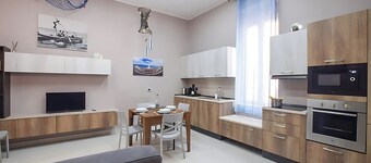 Charming 3-bedroom estate in delightful Reggio Calabria with AC, WiFi