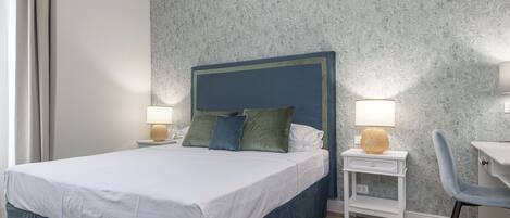 2 bedrooms, desk, WiFi, bed sheets