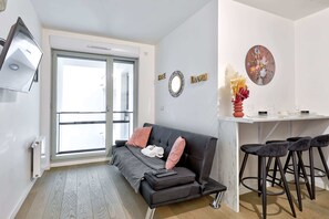 Unclassified image, 4 of 11, button