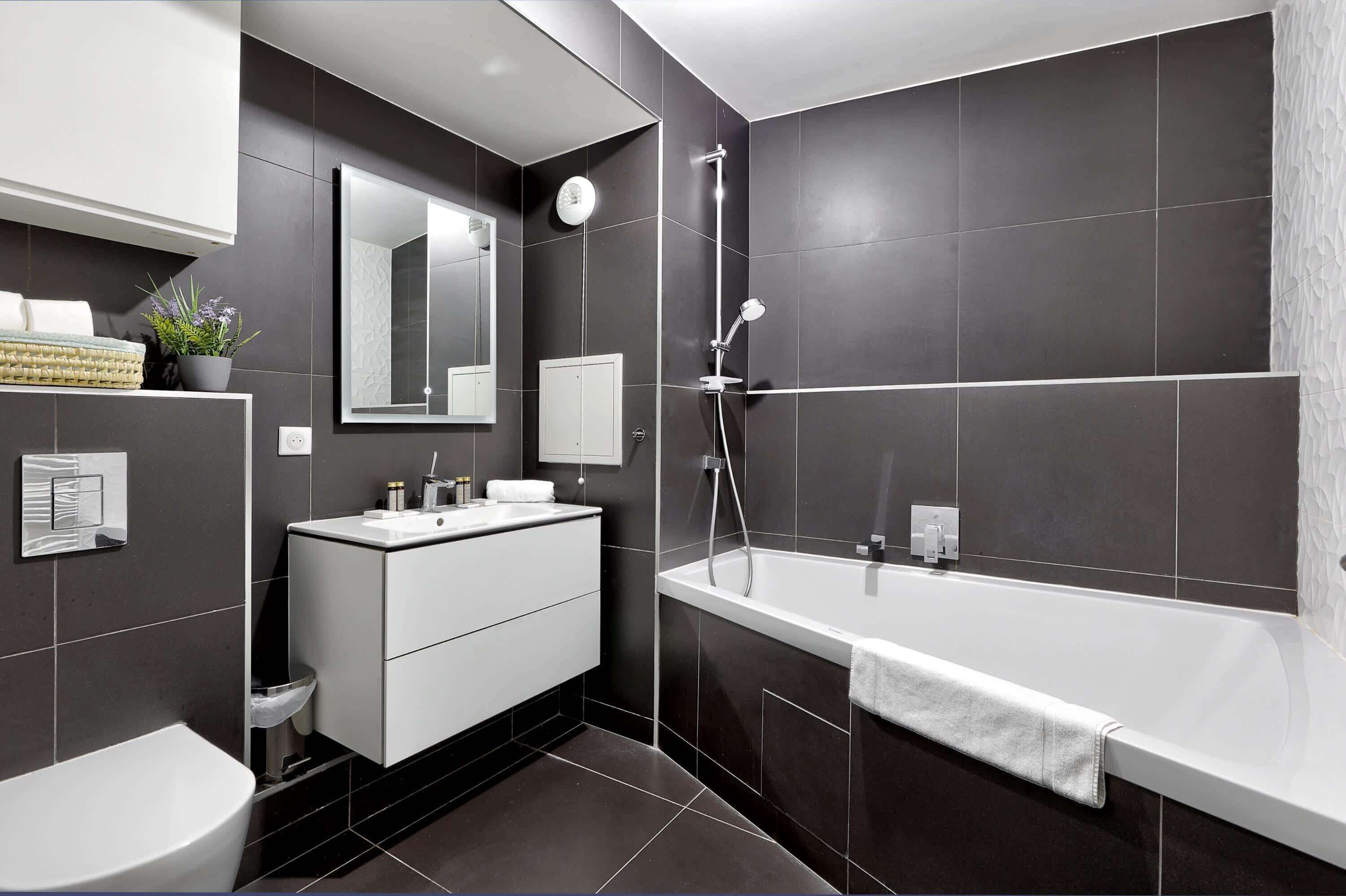 Shower, towels
