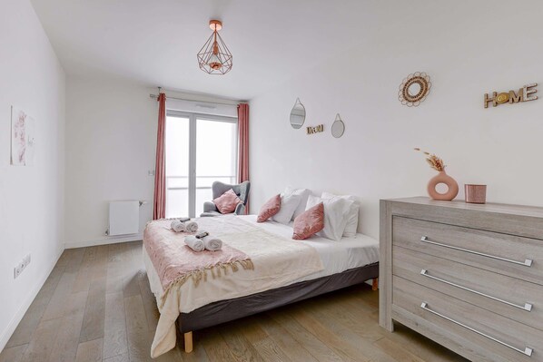 1 bedroom, iron/ironing board, travel crib, WiFi