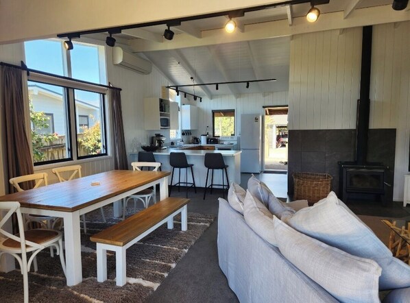 Télévision, cheminée