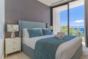 4 bedrooms, blackout curtains, soundproofing, iron/ironing board - Luxury Diamond House (Funchal)