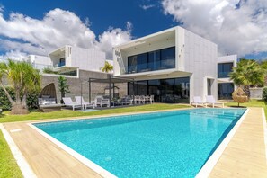 Outdoor pool - Luxury Diamond House (Funchal)