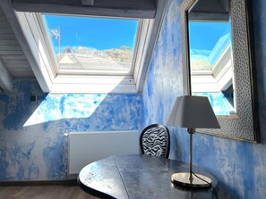 Suite – deluxe | Skrivebord, wi-fi (inkludert) og rullestolvennlig