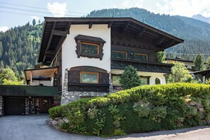 Exterior - Gemütliche Ferienwohnungen mit Bergblick, Whirlpool und Sauna im Haus (Finkenberg)