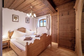 4 bedrooms, WiFi, bed sheets - Gemütliche Ferienwohnungen mit Bergblick, Whirlpool und Sauna im Haus (Finkenberg)