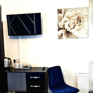 Desk, laptop workspace, free WiFi - Sapphire Hotel Blackpool (Blackpool)