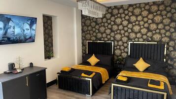 Premium Suite, Ensuite (spa) | Desk, laptop workspace, free WiFi