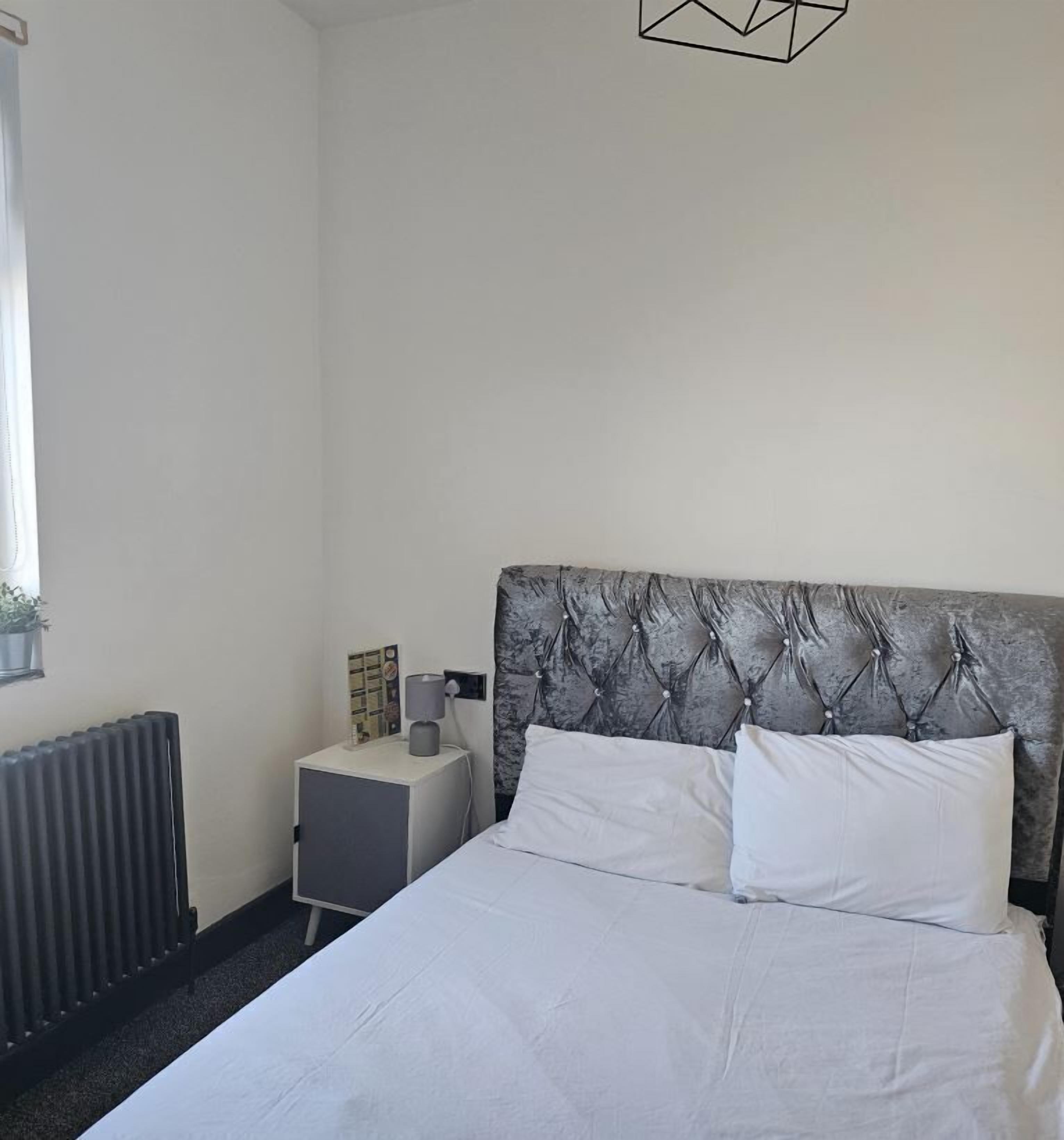 Deluxe Double Room, Ensuite | Desk, laptop workspace, free WiFi