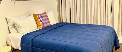 1 chambre, bureau, fer et planche à repasser, Wi-Fi gratuit