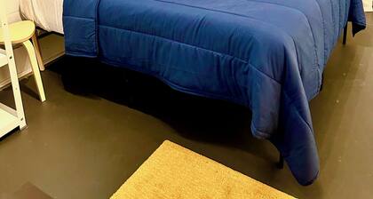 Modern Studio w/ Private Bath, Fast Wi-Fi, Laundry