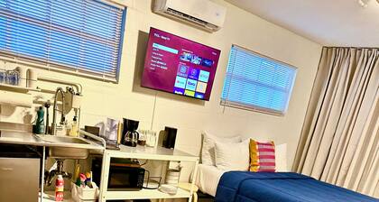 Modern Studio w/ Private Bath, Fast Wi-Fi, Laundry
