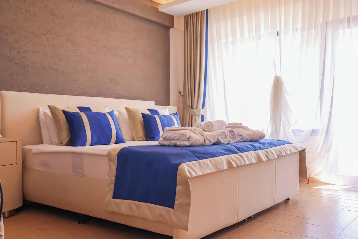 Deluxe Suite, Balcony, Sea View | In-room safe, soundproofing, iron/ironing board