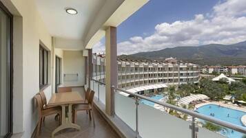 Family Room | Terrace/patio