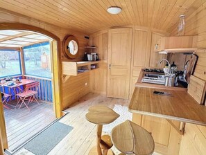 Fridge, stovetop, coffee/tea maker, electric kettle