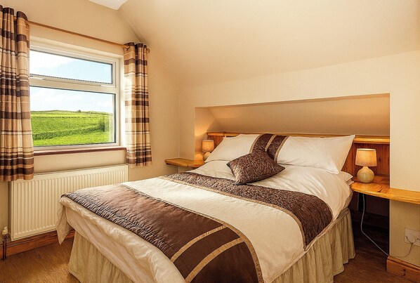 3 bedrooms, iron/ironing board, free WiFi, bed sheets