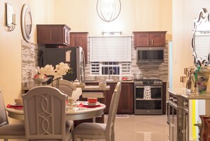 Villa | Private kitchen | Fridge, microwave, oven, electric kettle - Royal Vacation Retreat (Falmouth)