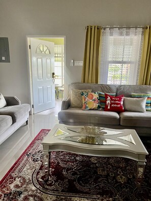 Villa | Living area - Royal Vacation Retreat (Falmouth)