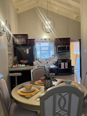 Villa | Private kitchen | Fridge, microwave, oven, electric kettle - Royal Vacation Retreat (Falmouth)