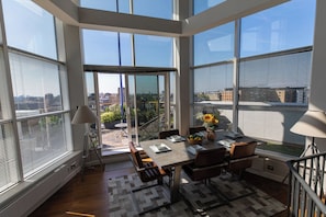 Dining - London Luxury Apartment With 3 Bedrooms (London)
